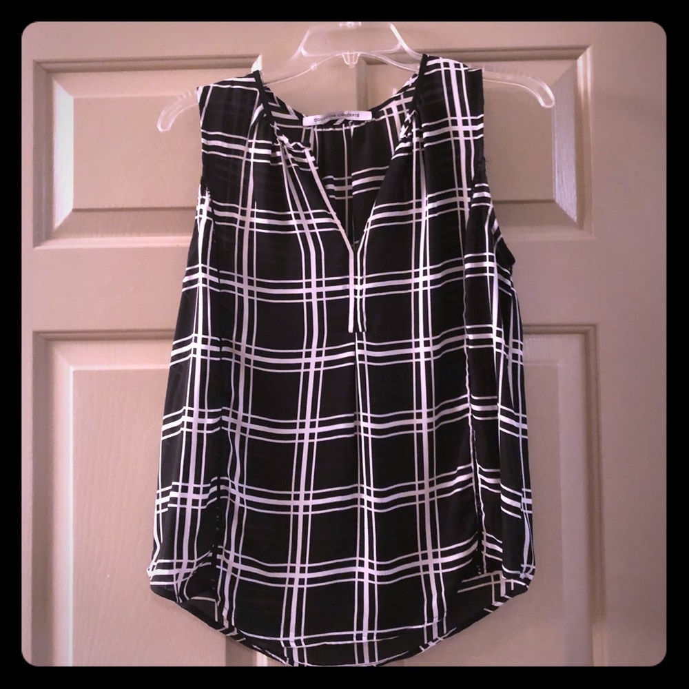 💟 Black and white blouse